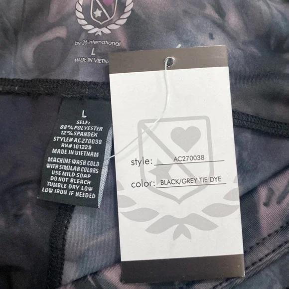 NWT Athletic Collection Cropped Yoga Pants, Size L - Picture 12 of 12